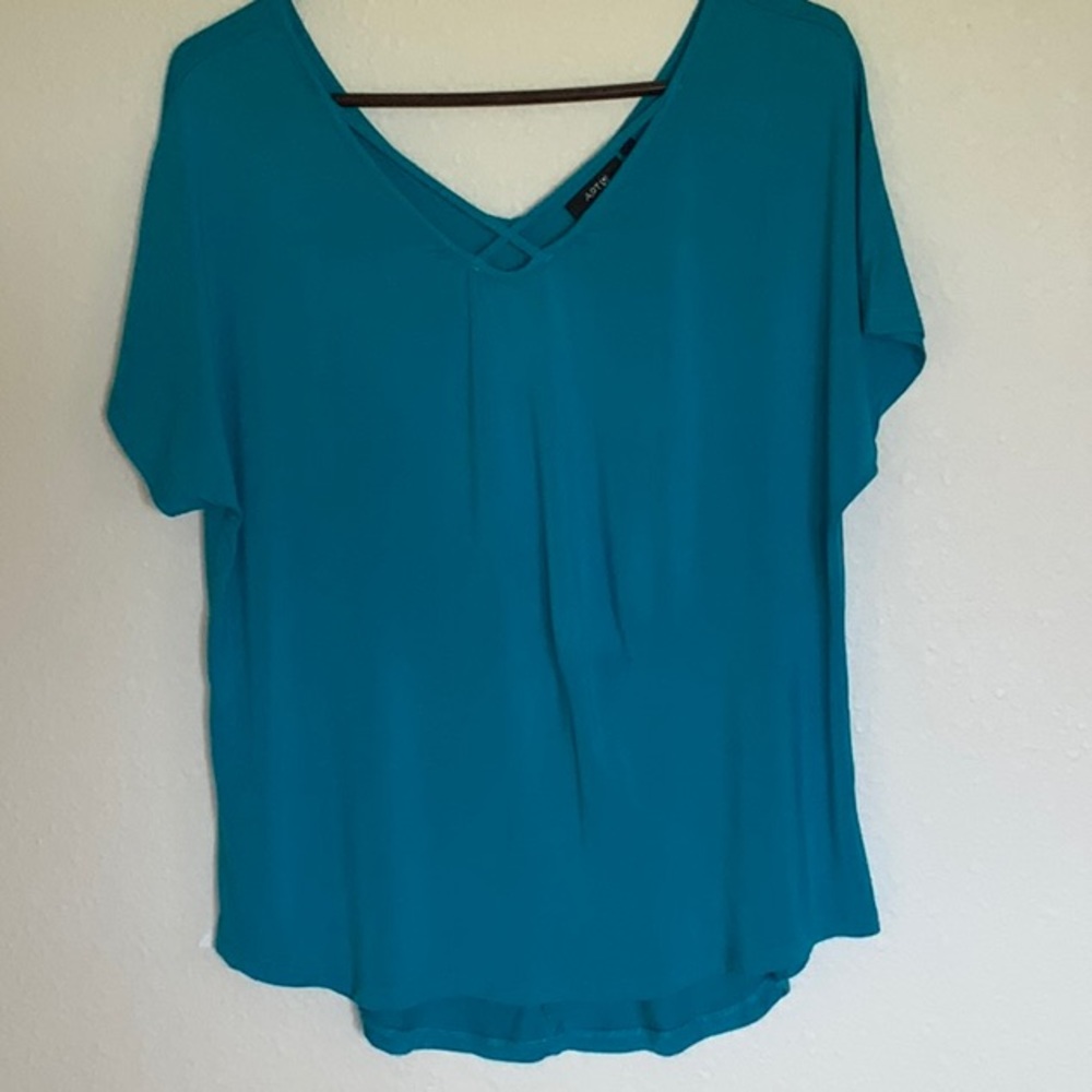 Turquoise front cross short sleeve tee. Apt 9 Size Large